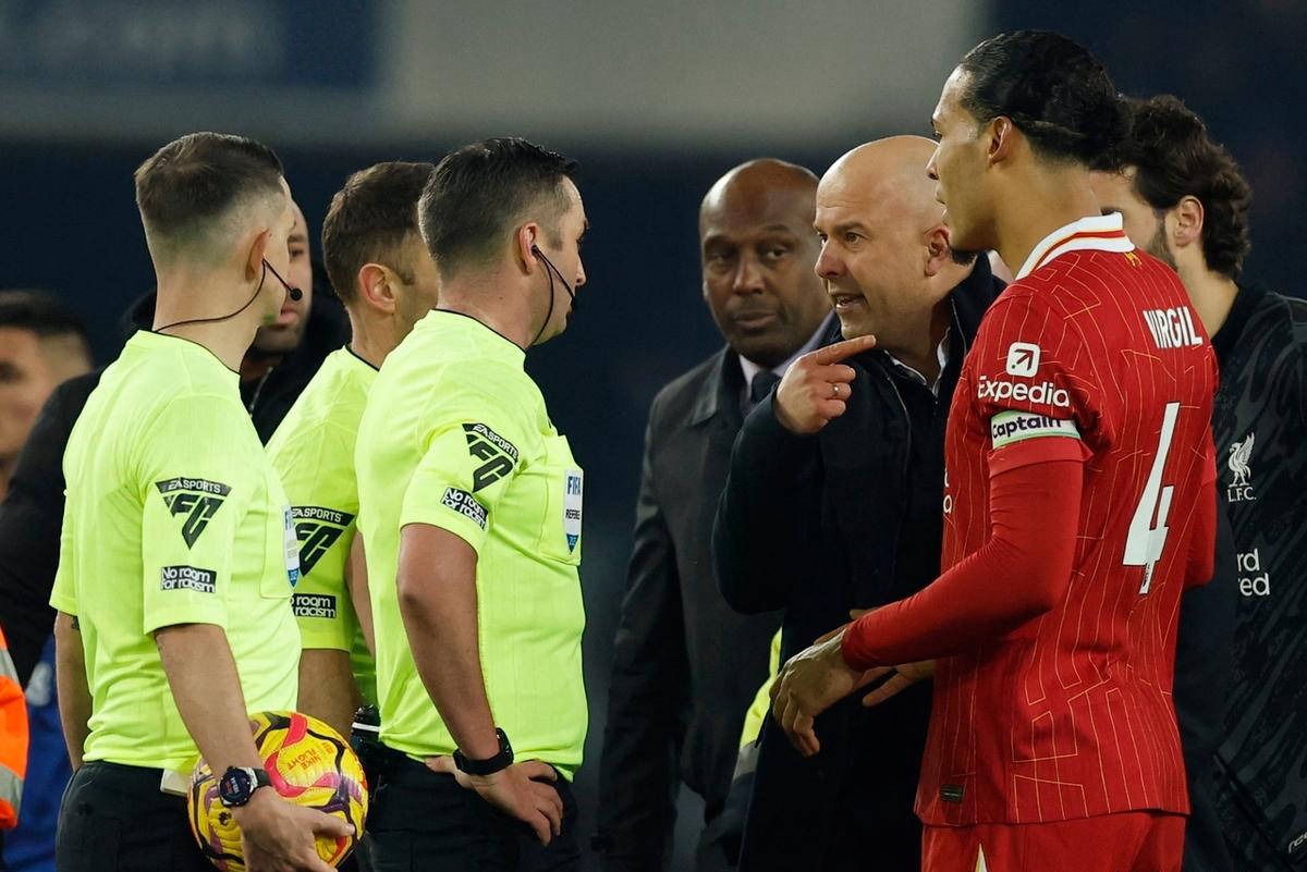 关于英超裁判判罚引发争议,赛后声讨不断的信息 关于英超裁判判罚引发争议,赛后声讨不断的信息