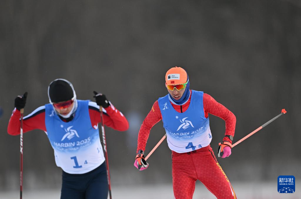赛场瞬间:第四节北京队紧咬比分,王强的逆袭成为赛事焦点!的简单介绍 赛场瞬间:第四节北京队紧咬比分,王强的逆袭成为赛事焦点!的简单介绍