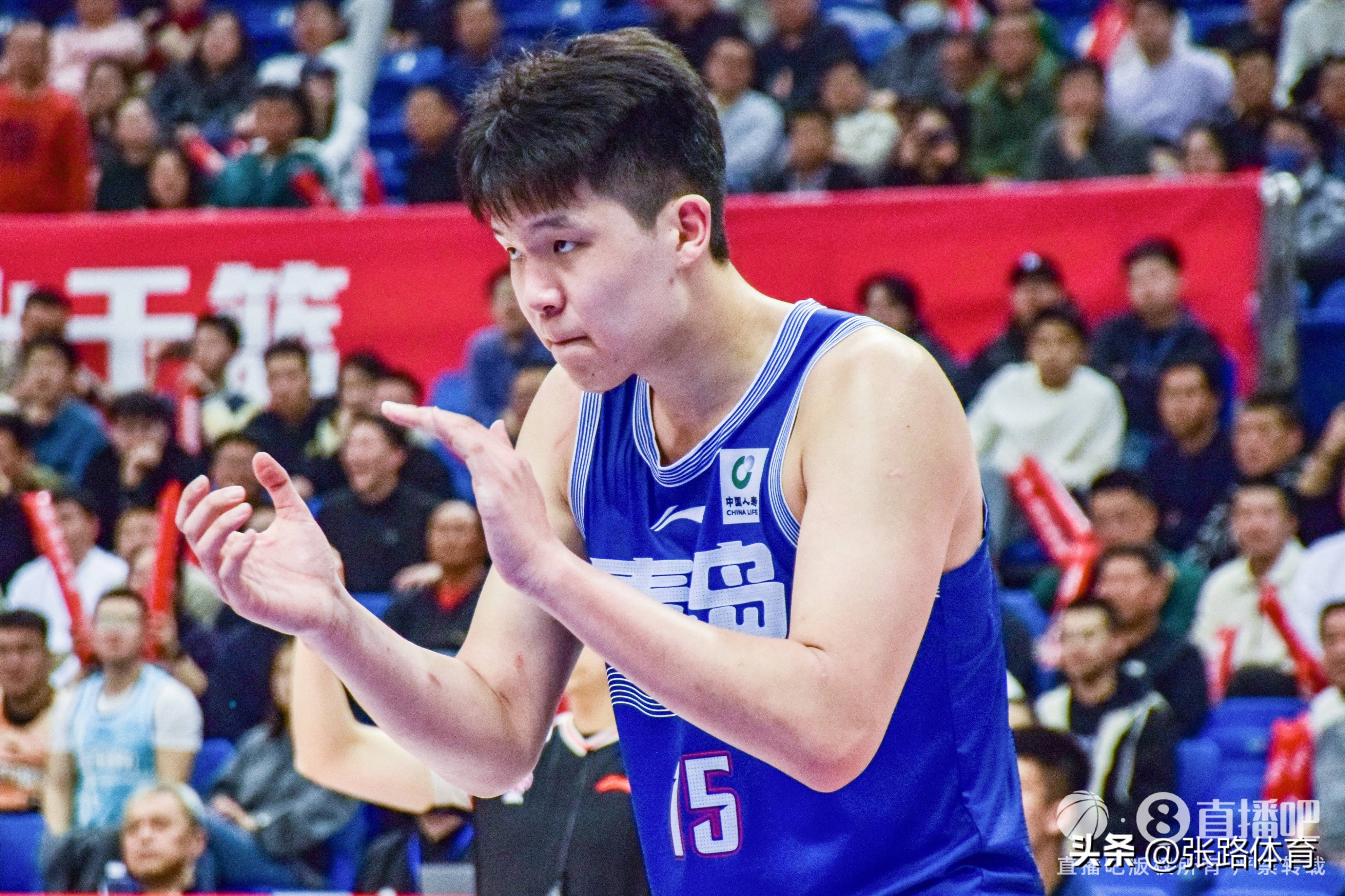 中国篮球新星崭露头角,年轻球员成为关注焦点的简单介绍 中国篮球新星崭露头角,年轻球员成为关注焦点的简单介绍