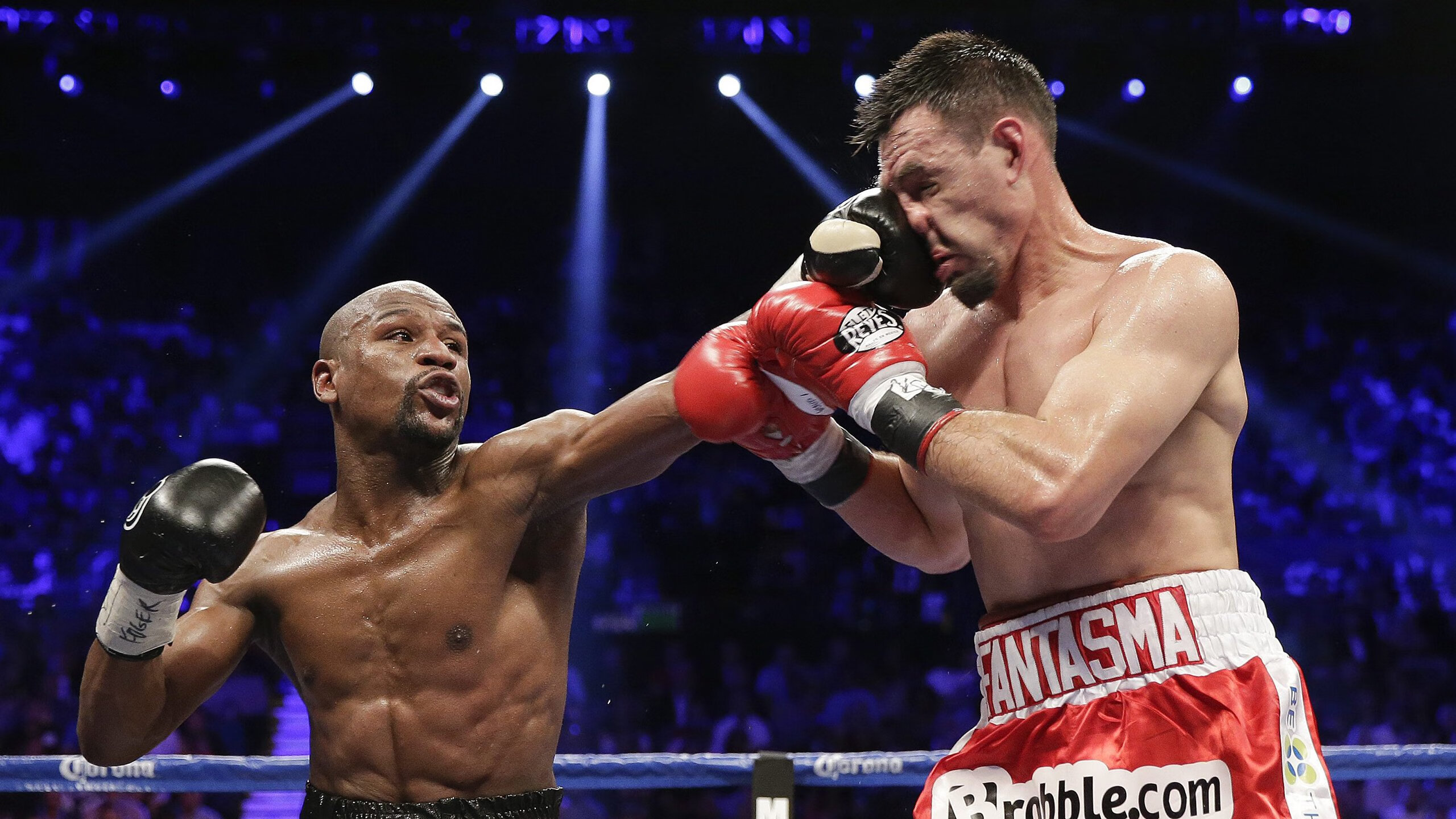 “快艇冲浪:东三叉湖赛场迎来最燃的水上竞速”